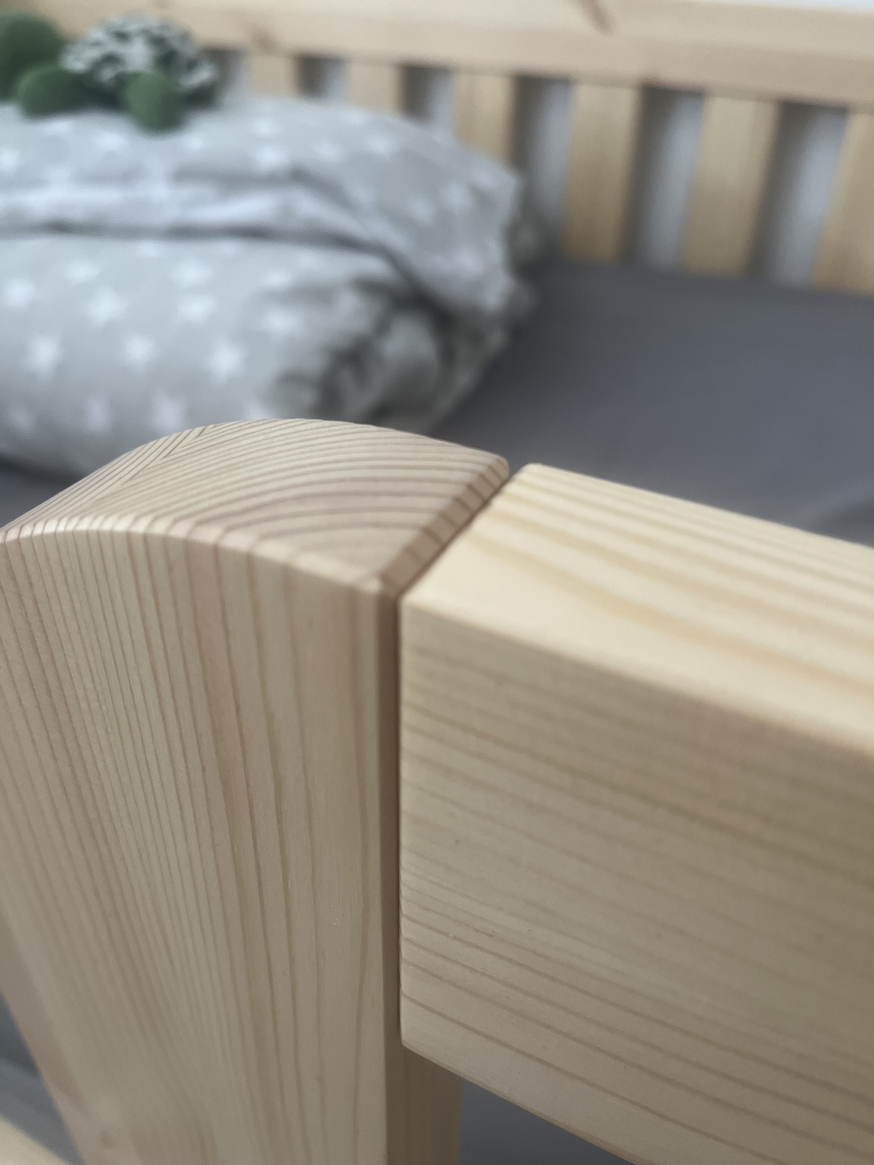 Rounded rail detail on the Roomix Transition Toddler Bed