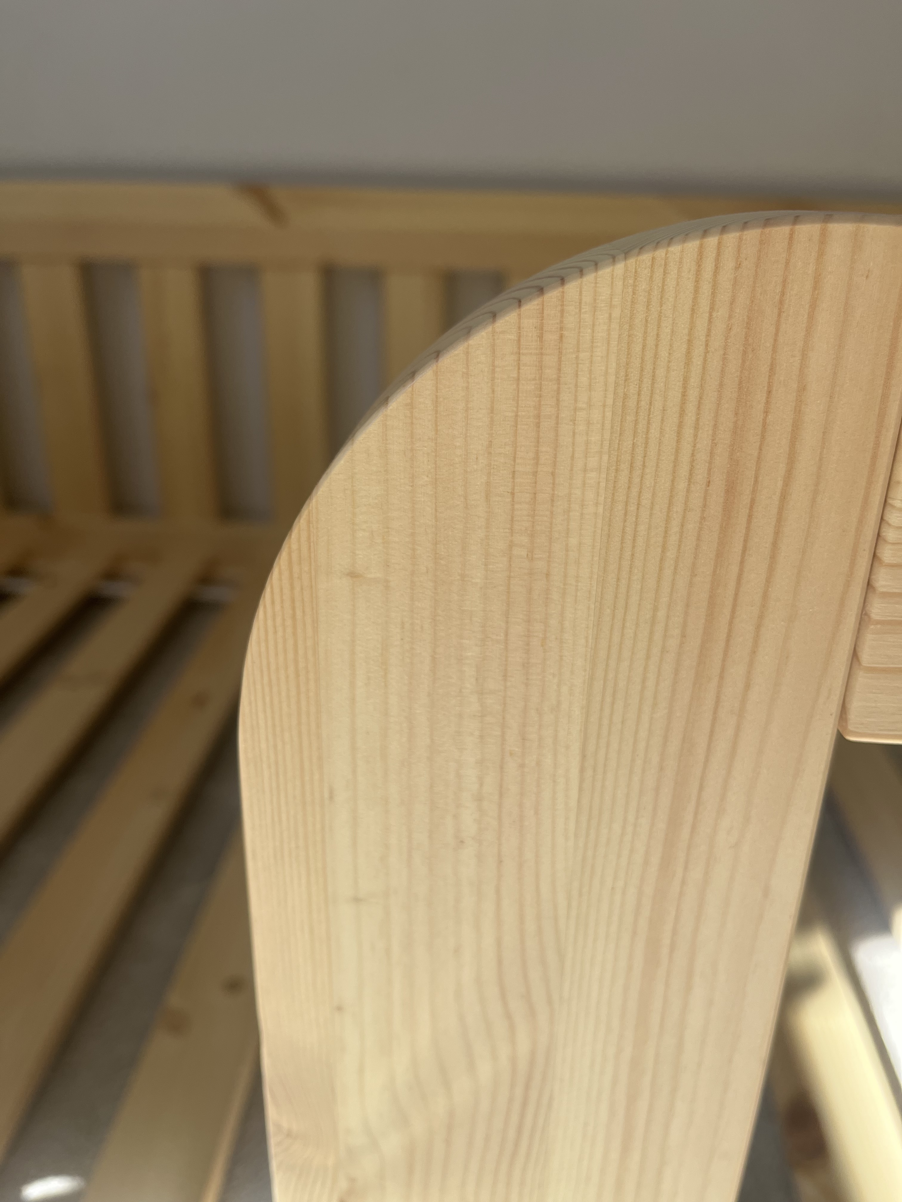 Soft rounded end panel on the Roomix toddler bed